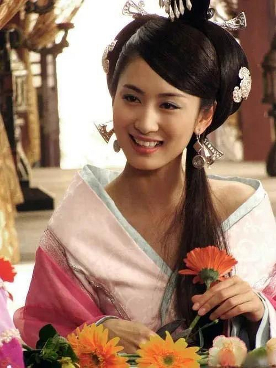 皇帝一句话就能让赵飞燕记恨赵合德,更是让任何女子都忍受不了…… 这