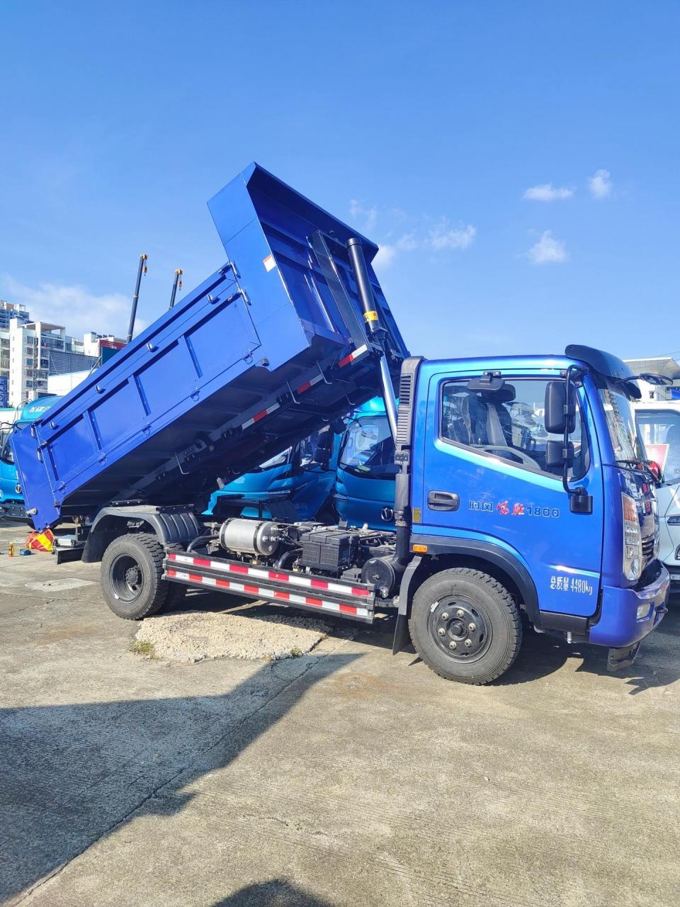 时风风驰3.6米蓝牌自卸车!