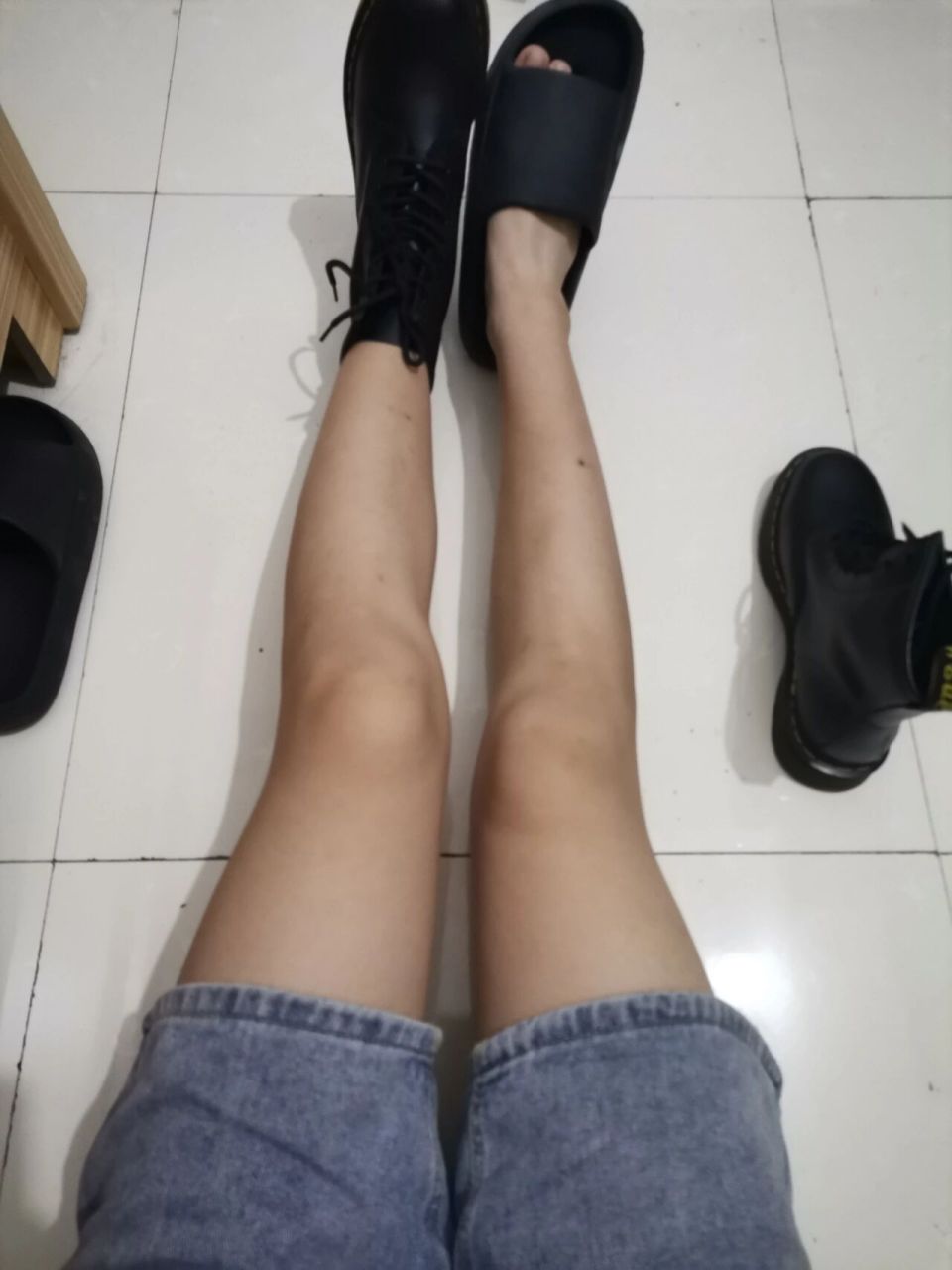 怎么感觉一个腿粗一个腿细,是鞋的原因吗