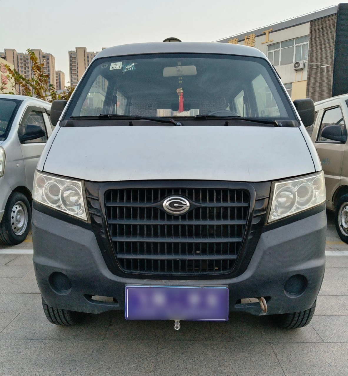 广汽吉奥4座面包车,关键是4座的面包车,中排后面可以拉货的,刚年审过