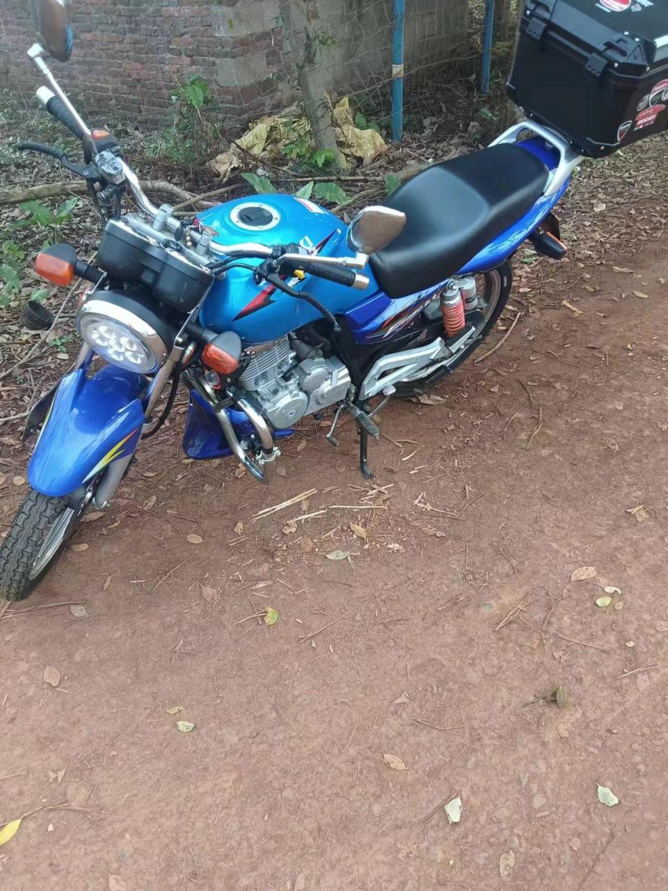 转让一辆铃木锐爽电喷150 发动机无拆修小蜜蜂 六个档位 已经加装了两