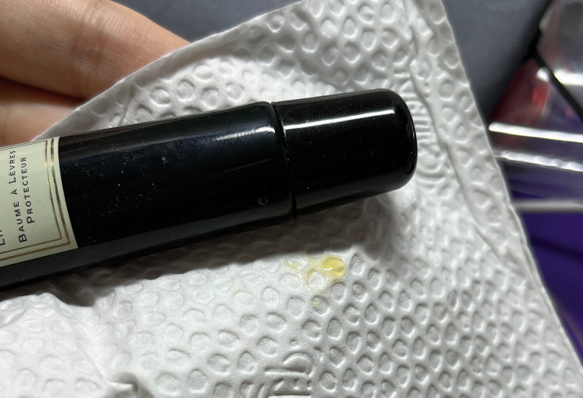 唇膏过期了还能用吗(唇膏过期了还能用吗用了会怎样) 唇膏过期了还能用吗(唇膏过期了还能用吗用了会怎样)