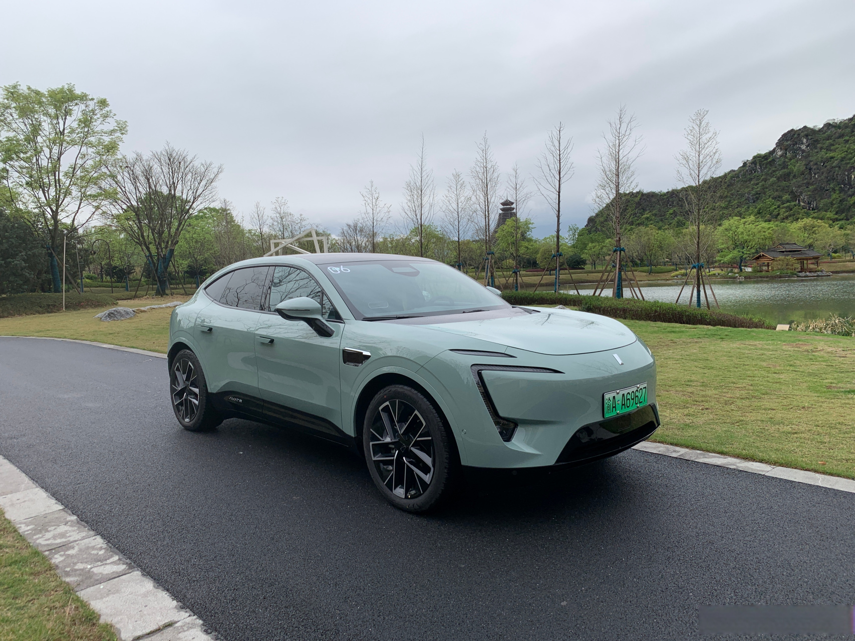 就这样静静地看着,也是帅啊