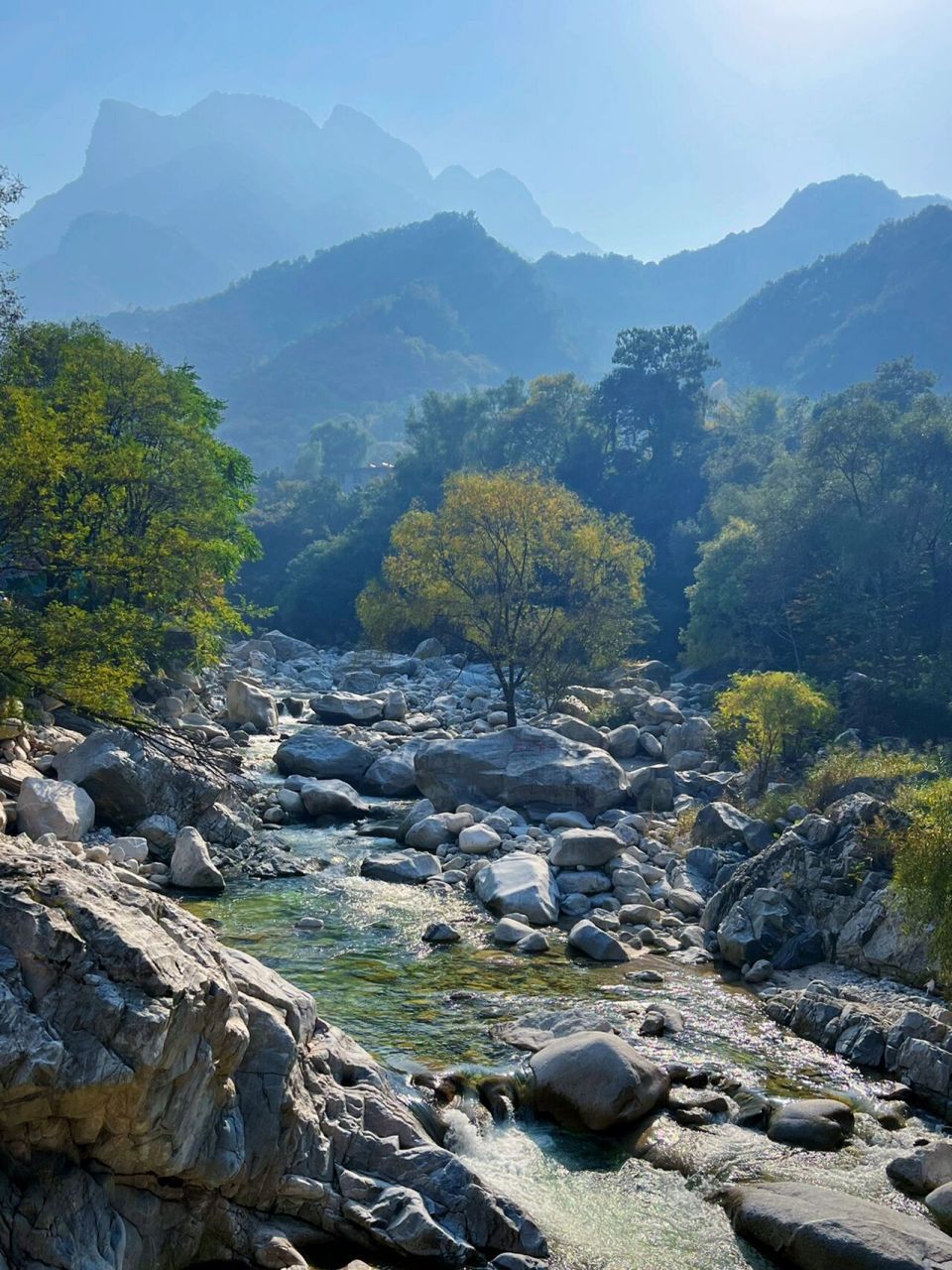 沣峪口只去看冷杉,会错过其他壁纸级的美景 一到秋天秦岭就像画了五颜