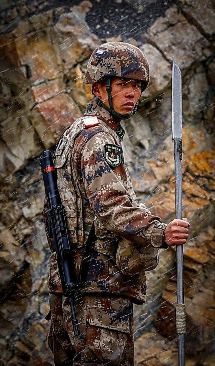 我觉得这是中国军人最帅气的一张照片#致敬中国军人