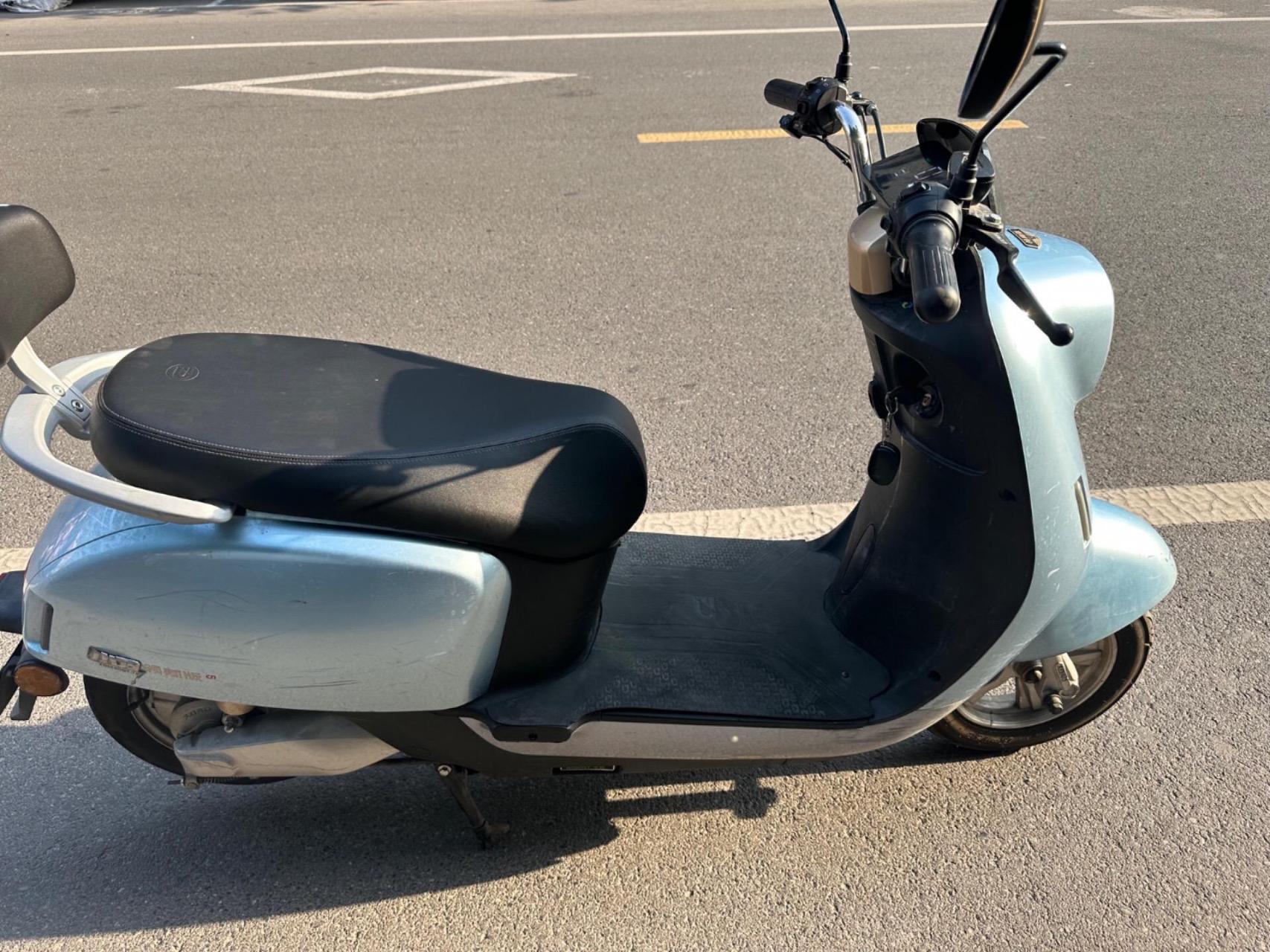 小刀电动车72v领航版1799元.