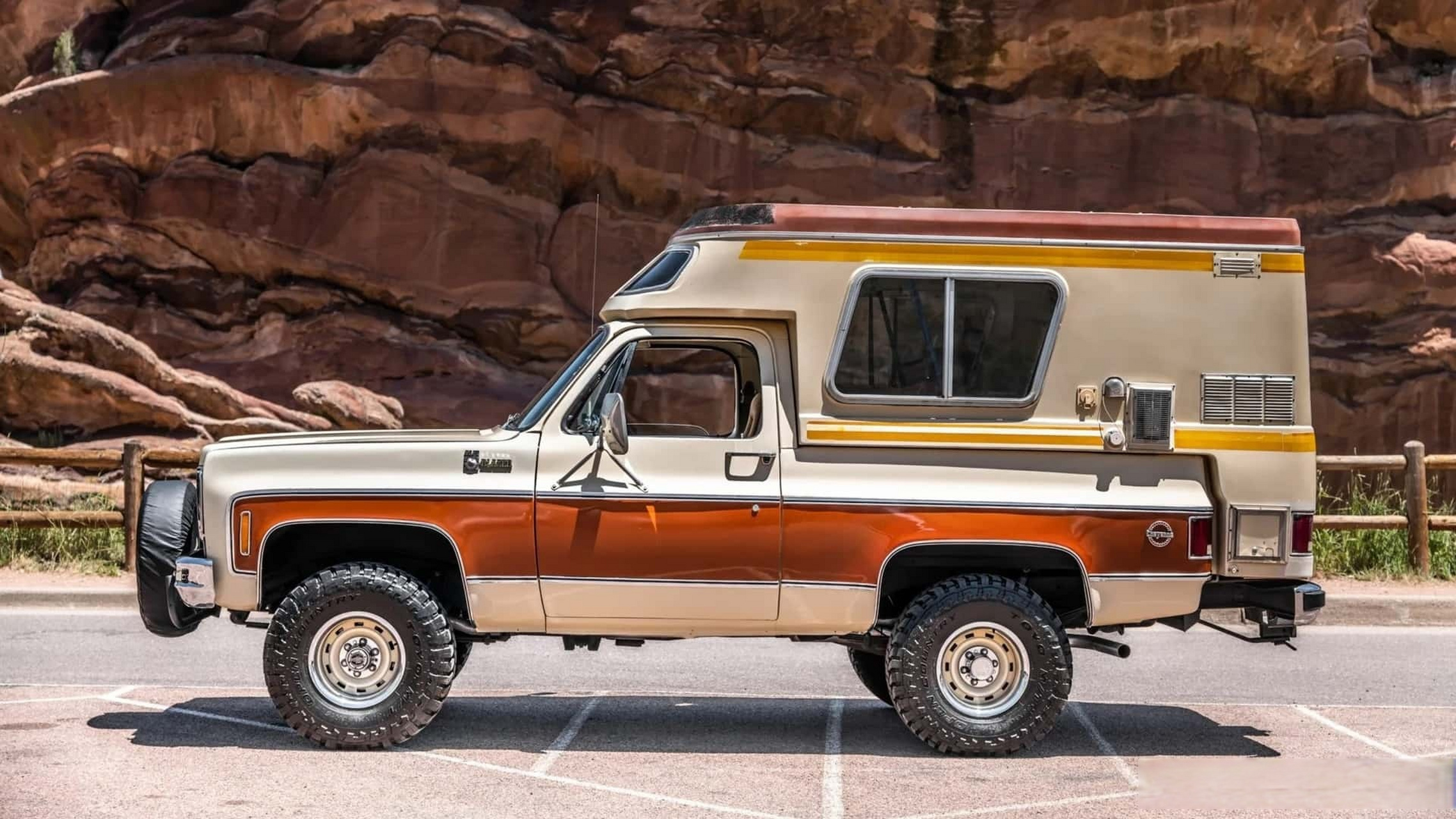 一辆罕见的雪佛兰k5 blazer chalet camper,一台来自1976年生产的房车