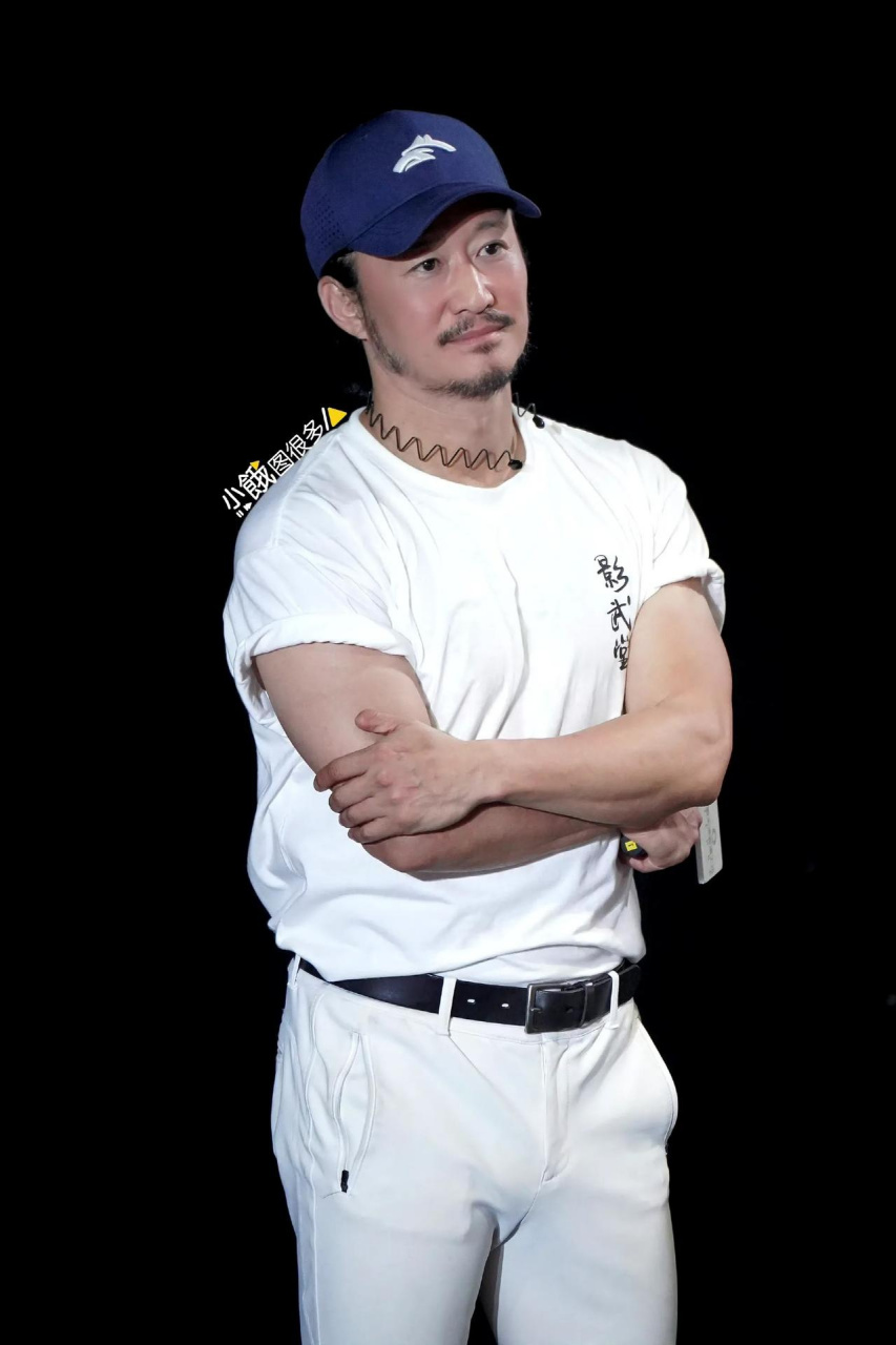 吴京这肌肉太健硕了吧,想被京哥裸绞.