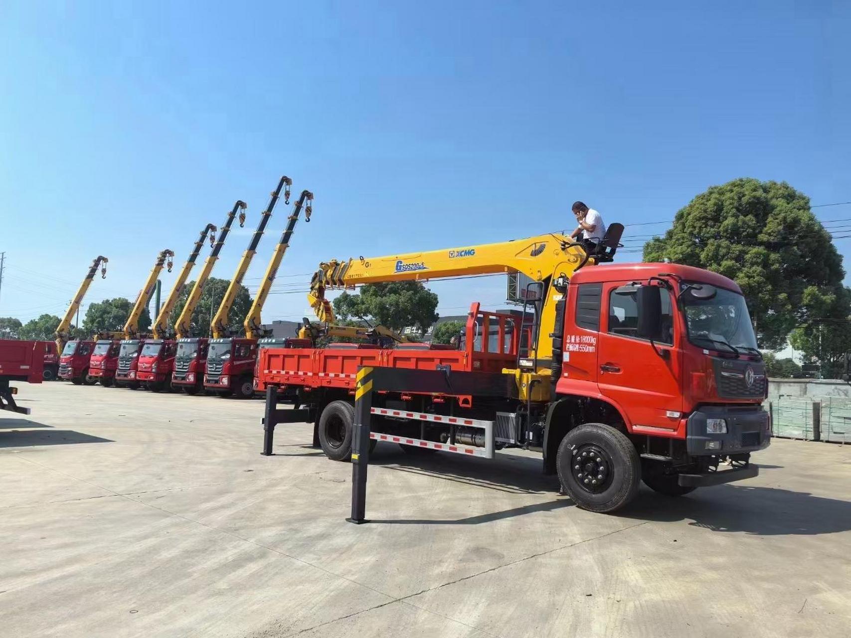 东风天锦4*2 康机245马力单桥排半驾驶室,发动机b6.