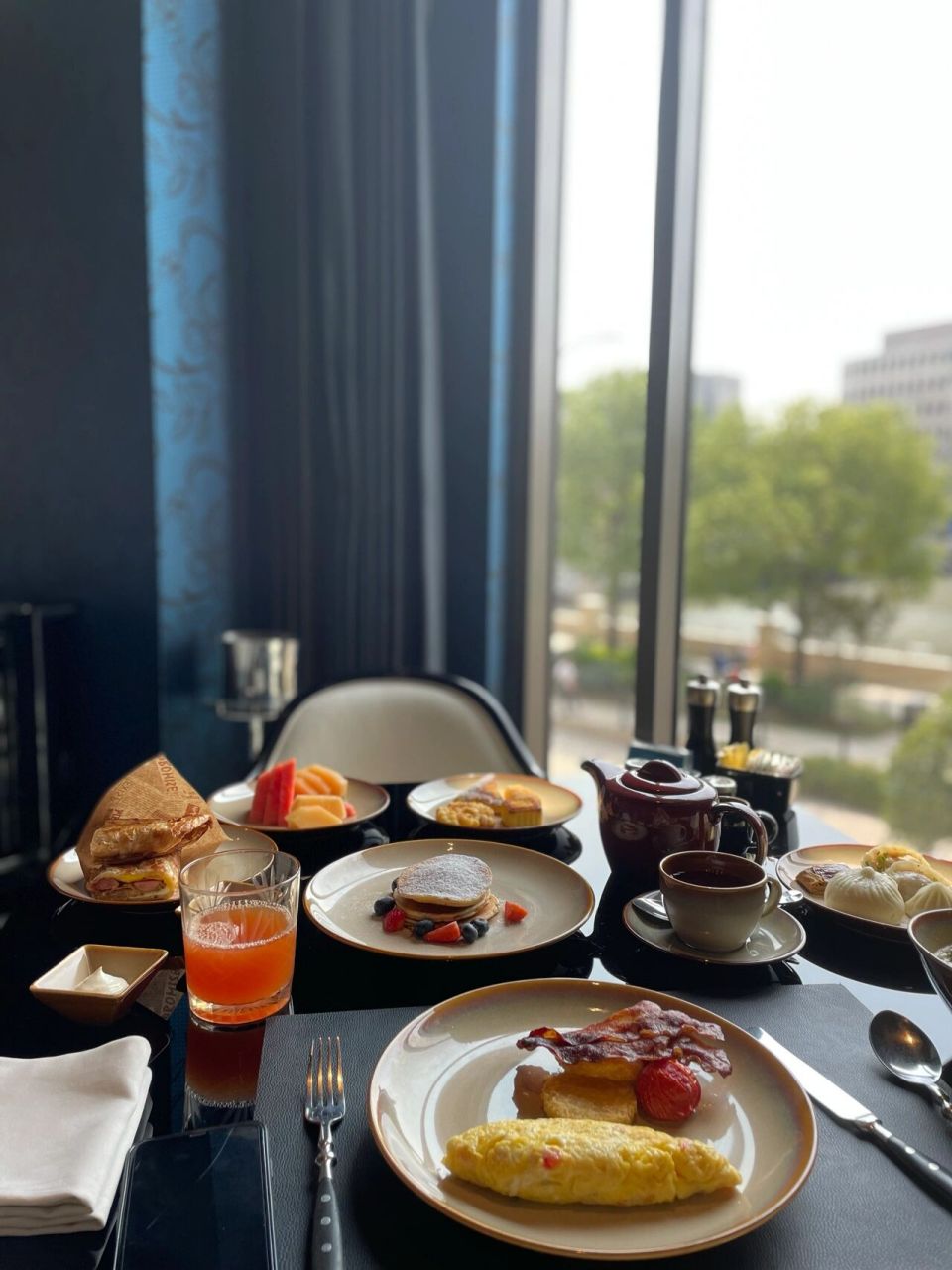 浦东香格里拉酒店自助餐 图三:瑞金洲际酒店自助餐 图四:镛舍酒店早餐