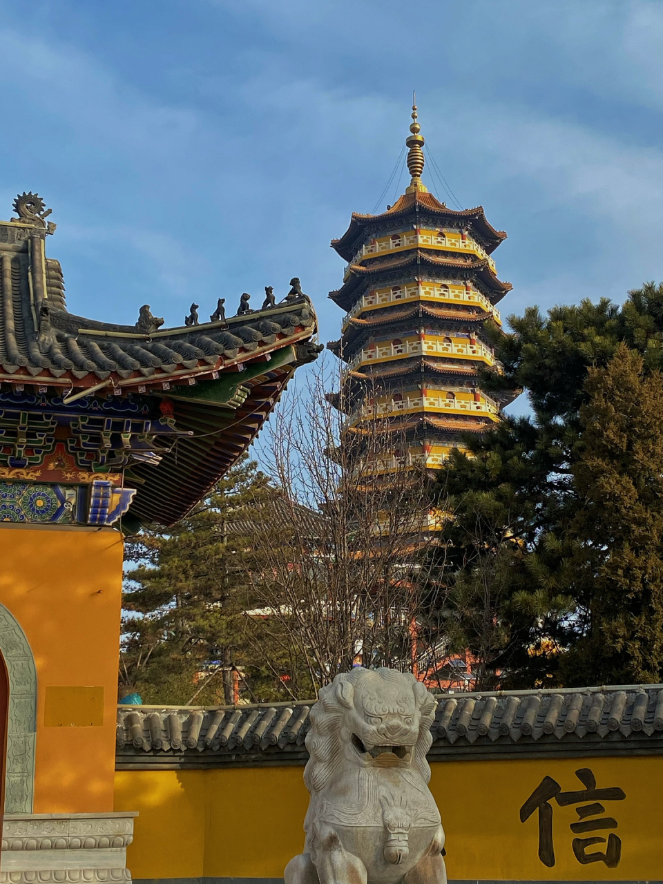 秦皇岛法云寺 99地址:海港区西快速路新世纪中学西侧700米 	 这应该