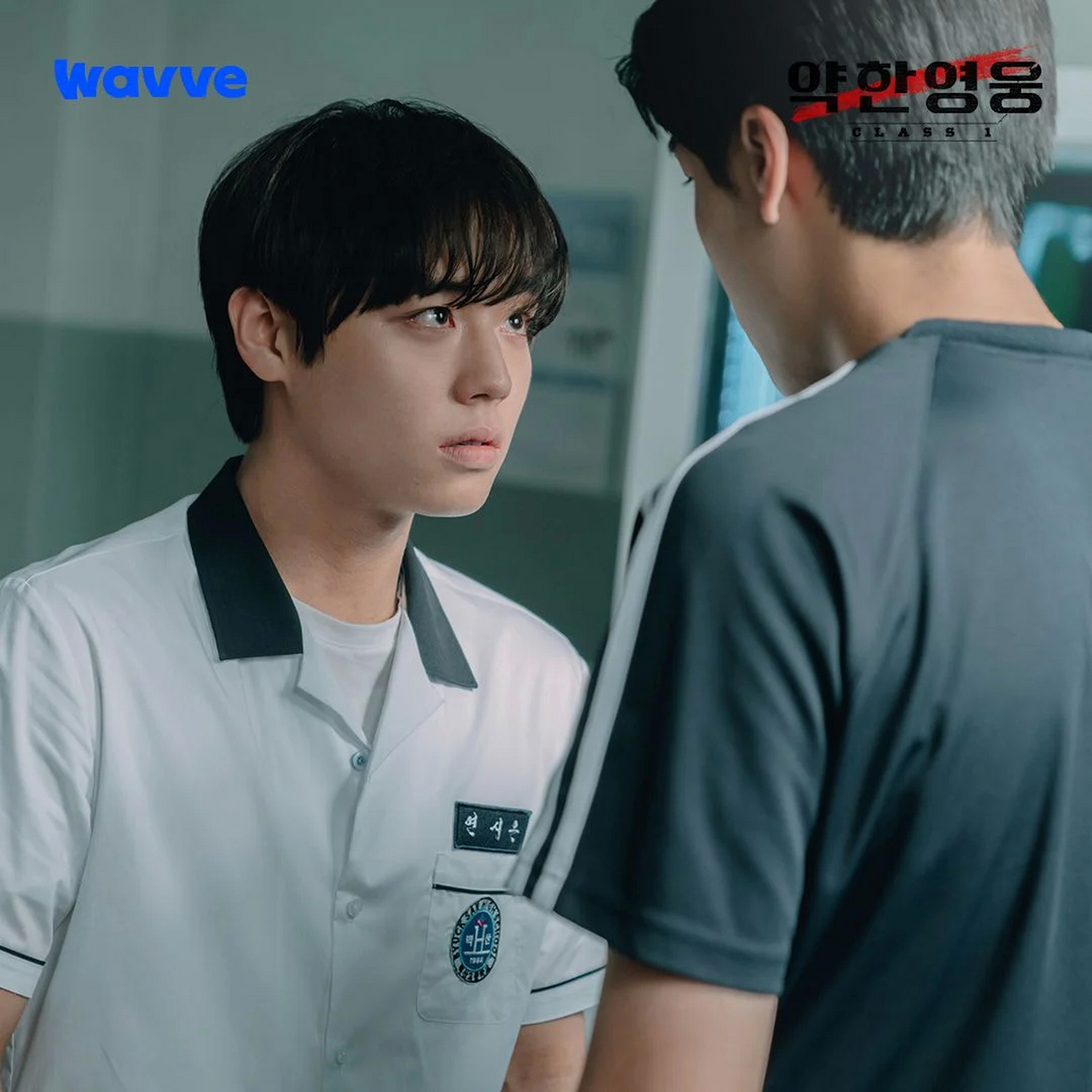 朴志训# wavve新剧#弱小英雄# 剧照  该剧改编