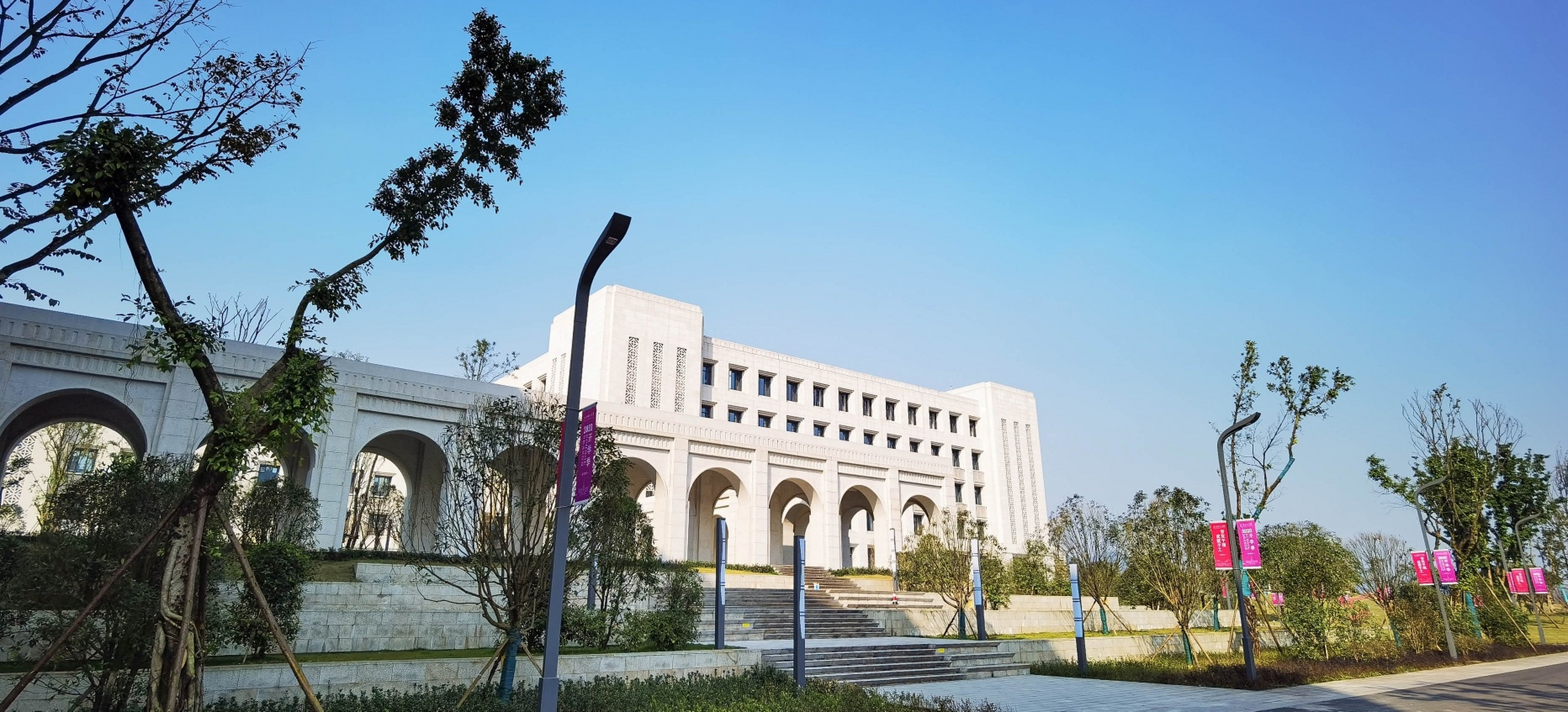 成都理工大学宜宾校区的学长学姐们在这等你 学长学姐在线答疑 校区