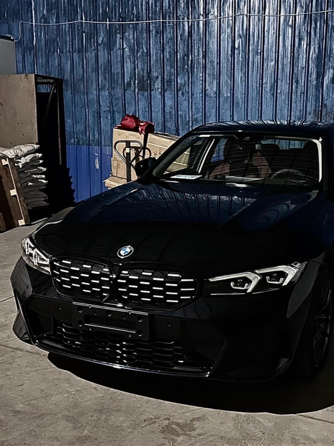 黑武士好帅 车型:宝马325li运动耀夜配色:外炭黑内火山红