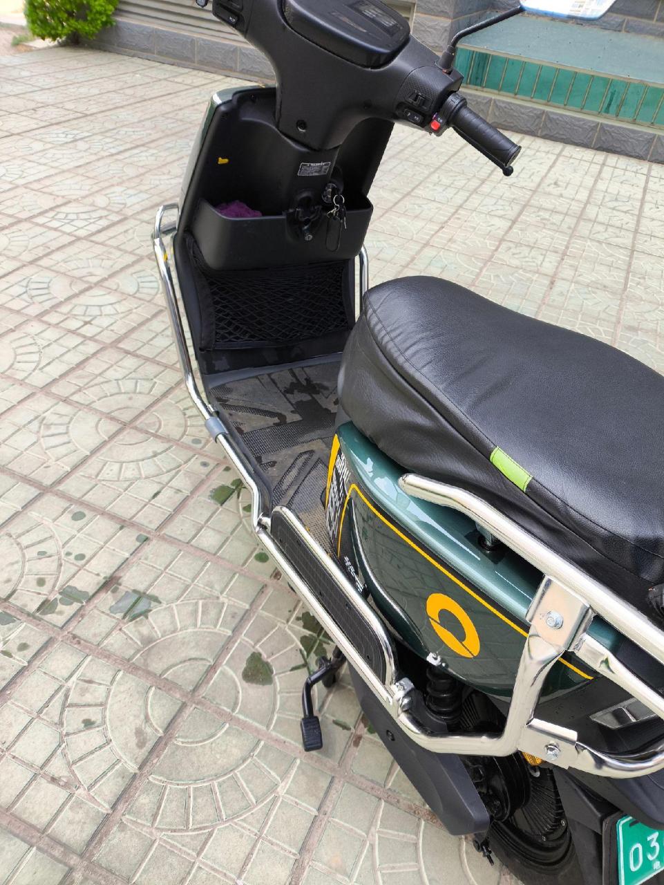 新日新国标电动车,96伏20安(八块电瓶),刚安全行驶几个月,车况精品,已