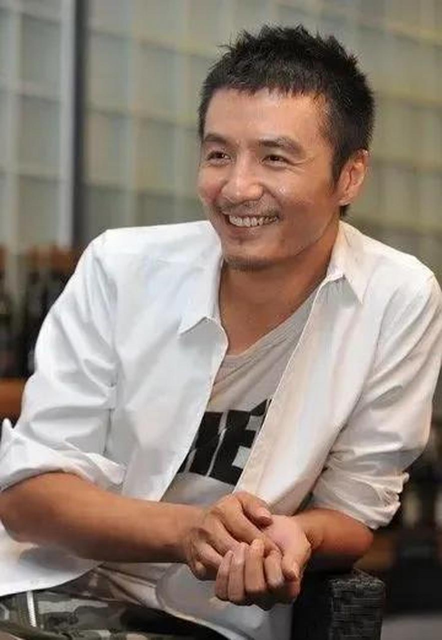 一天晚上,朴树让妻子吴晓敏下楼买一包烟,但左等右等都不见人回来