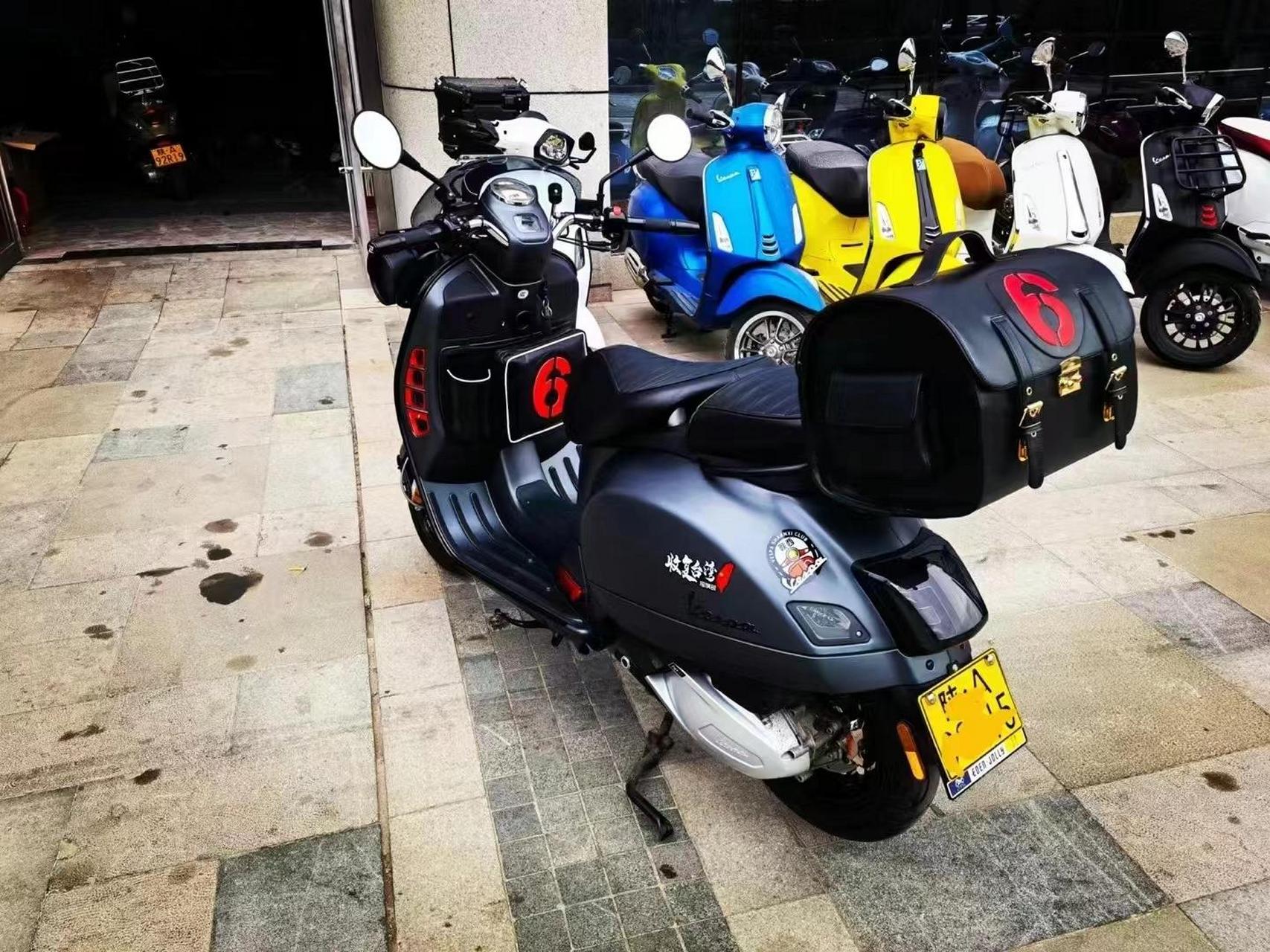 vespa 6日改装出炉,黑红风格,专属6日皮具套装.