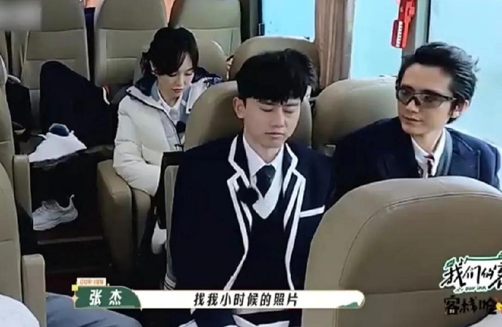 一次,张杰说:"很多节目说找我小时候的照片,其实很少.