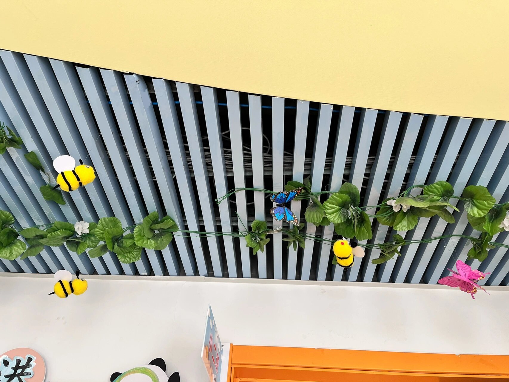 幼儿园吊饰|是可爱的小蜜蜂呀 环创|第26次73 楼道环创,这次用扭扭