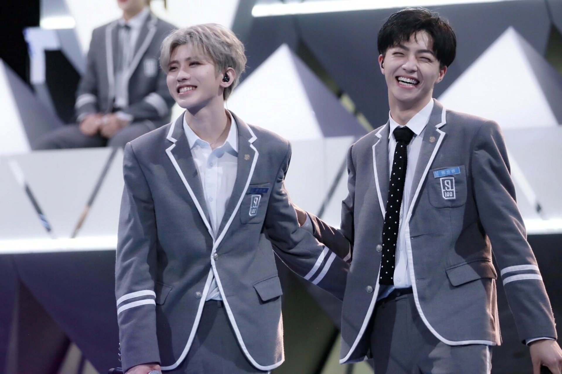 唯粉慎进!原谅我今天磕会农坤(咳 期待农崽崽和坤周五的奔跑吧!