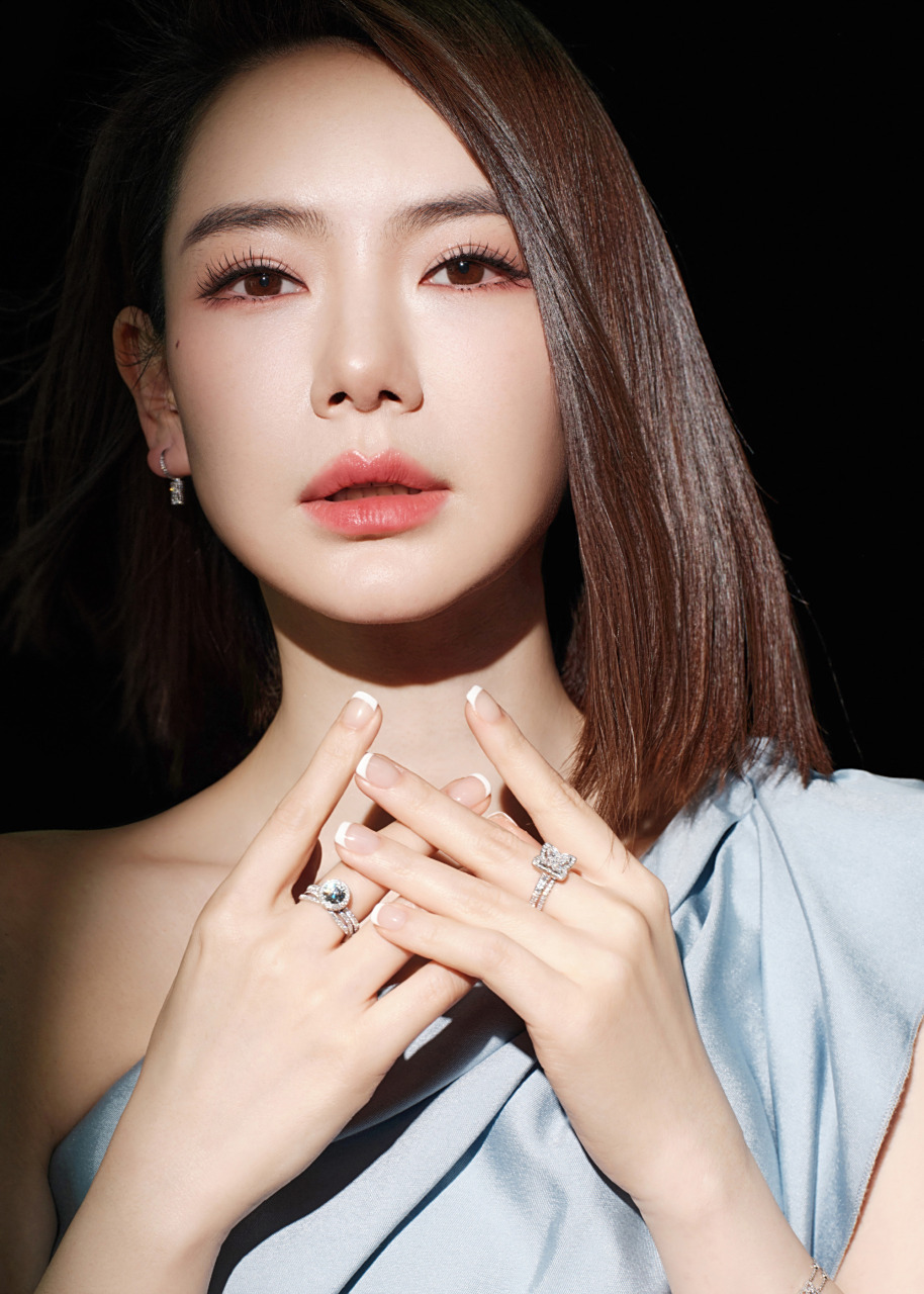 戚薇美妆头像写真