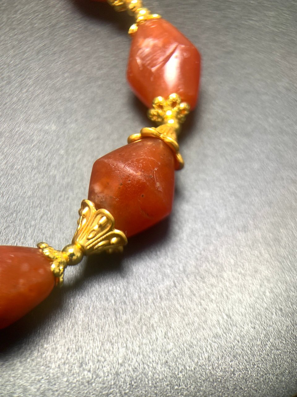 每天认识一款古珠丨西亚千年红玛瑙