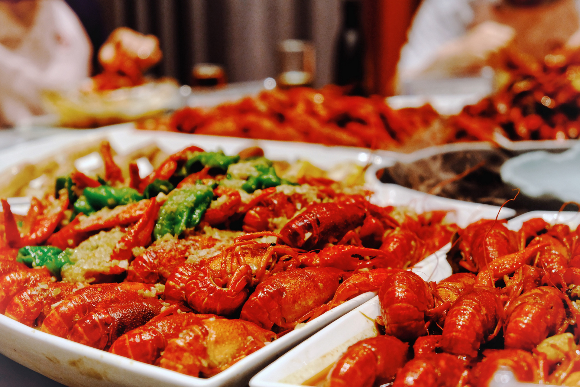 顺便赶个时节来吃正上市的小龙虾02 金湖的龙虾虽然没有盱眙的拿创