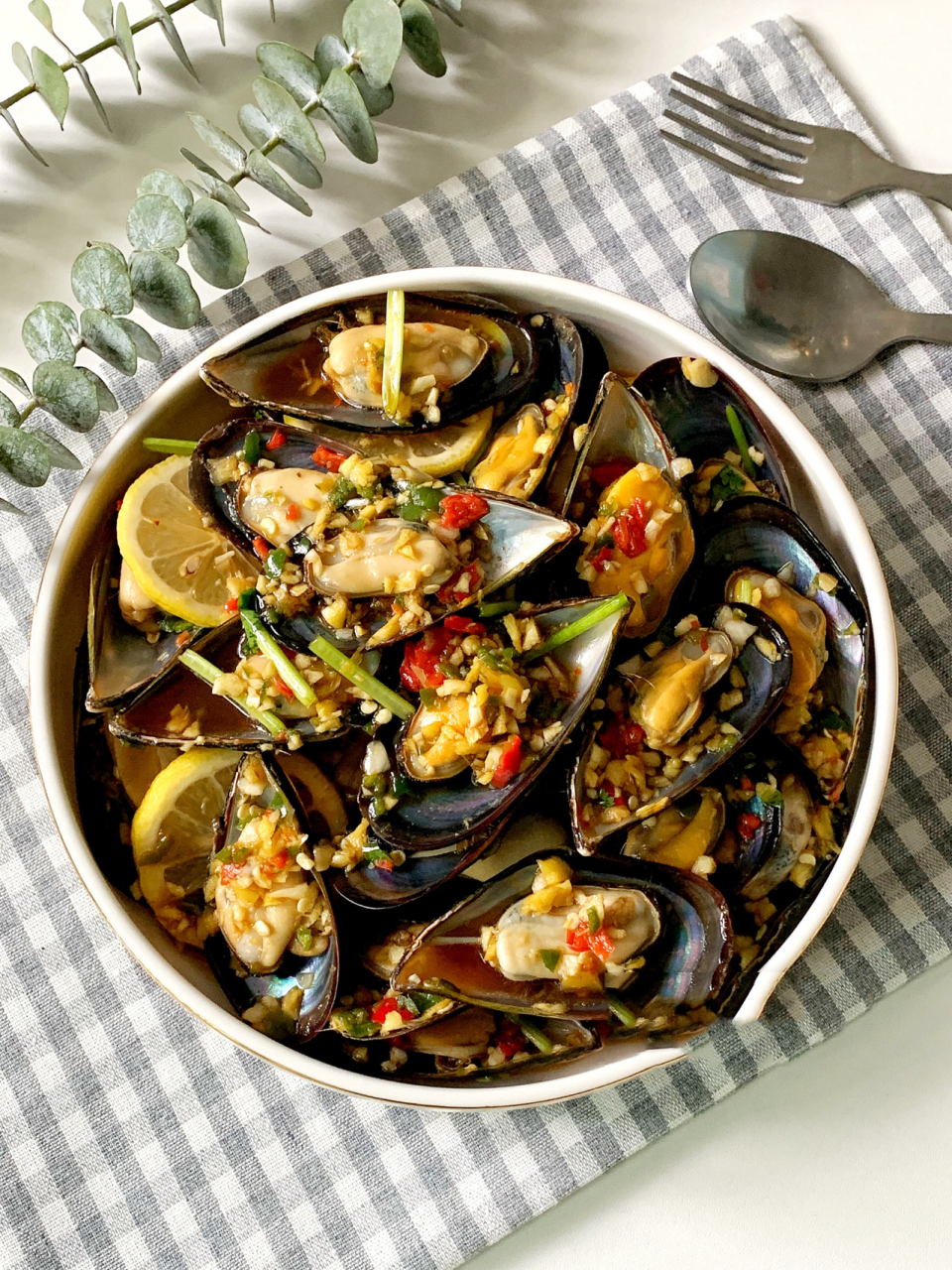 好吃到转圈7515酸辣开胃的泰式凉拌海虹 9595今天分享一道