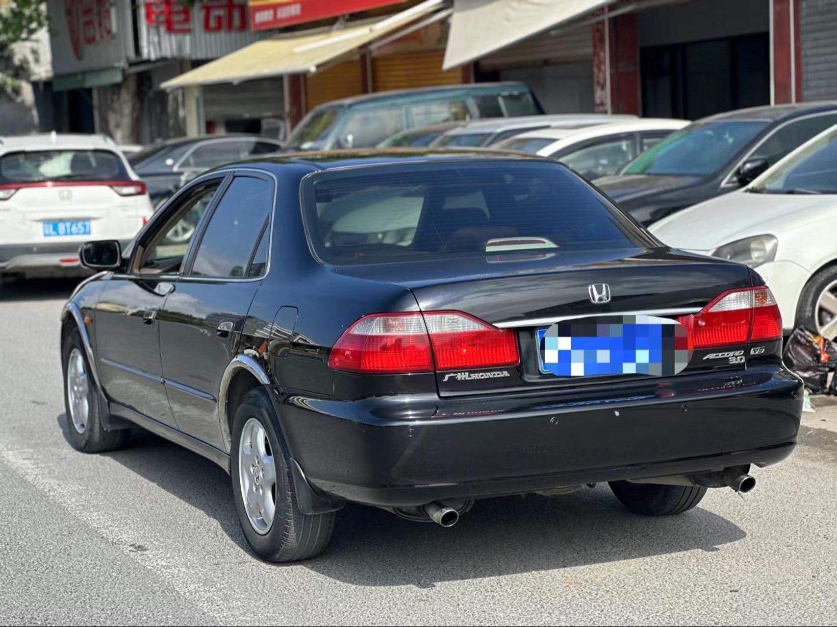 2001年  经典六代雅阁3.