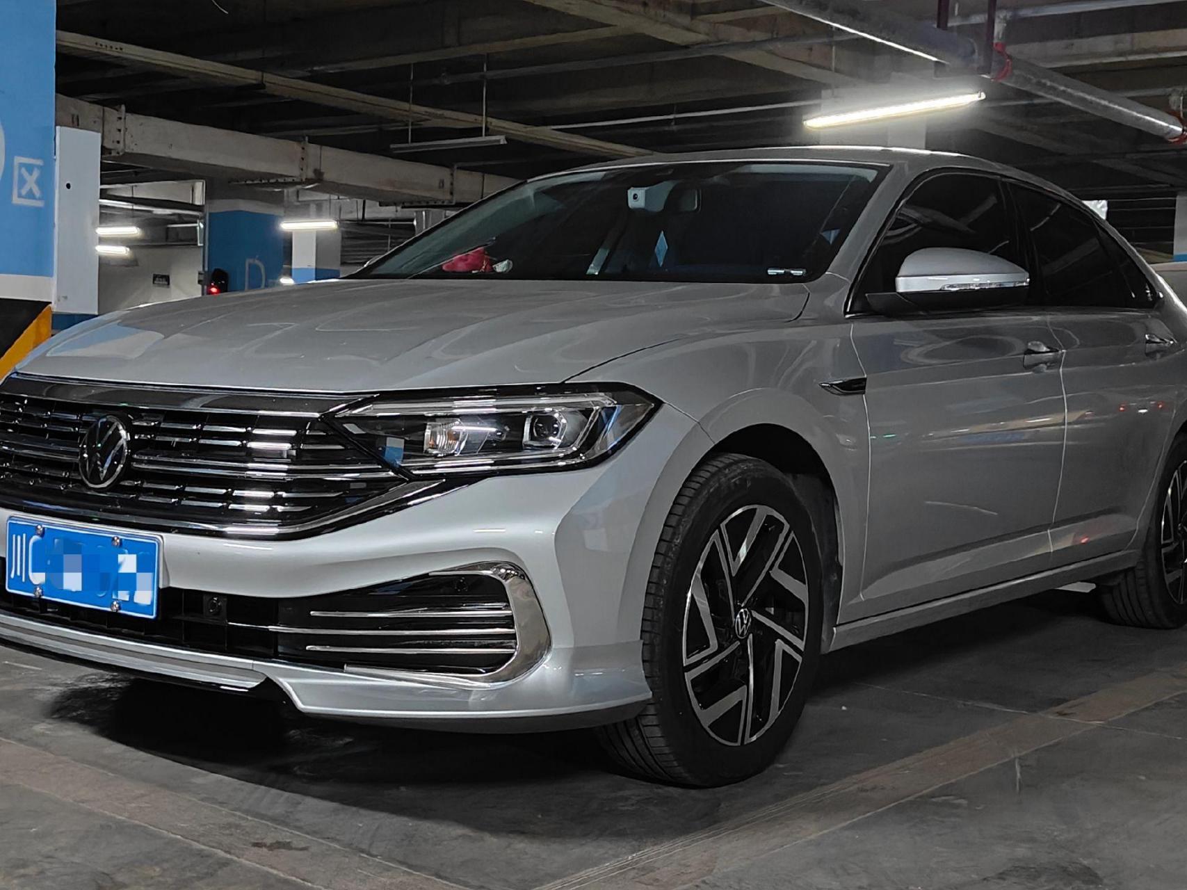 前铲.水晶银速腾 这质感很nice了吧