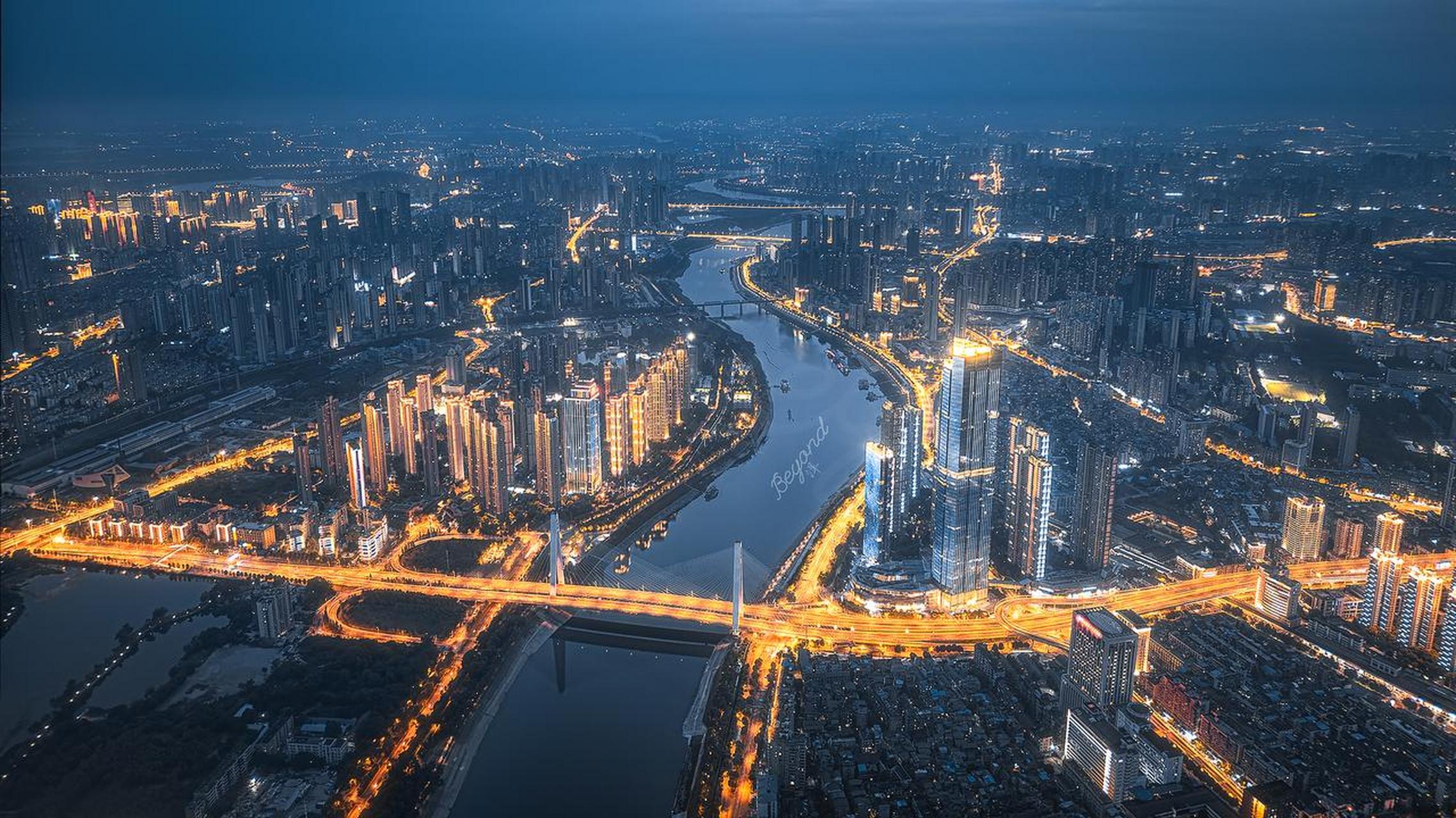 你是更喜欢汉江湾上的朝霞满天,还是傍晚蓝调时刻的灯火通明?