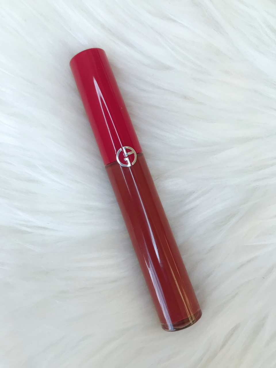 作为深色口红控,阿玛尼206真的是惊艳到我了,黄皮涂上hin显白,薄涂