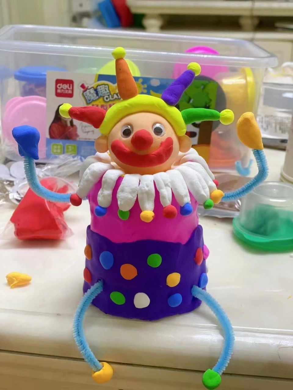 幼儿园手工作业|一次性纸杯轻粘土 纸杯和粘土做的小丑07