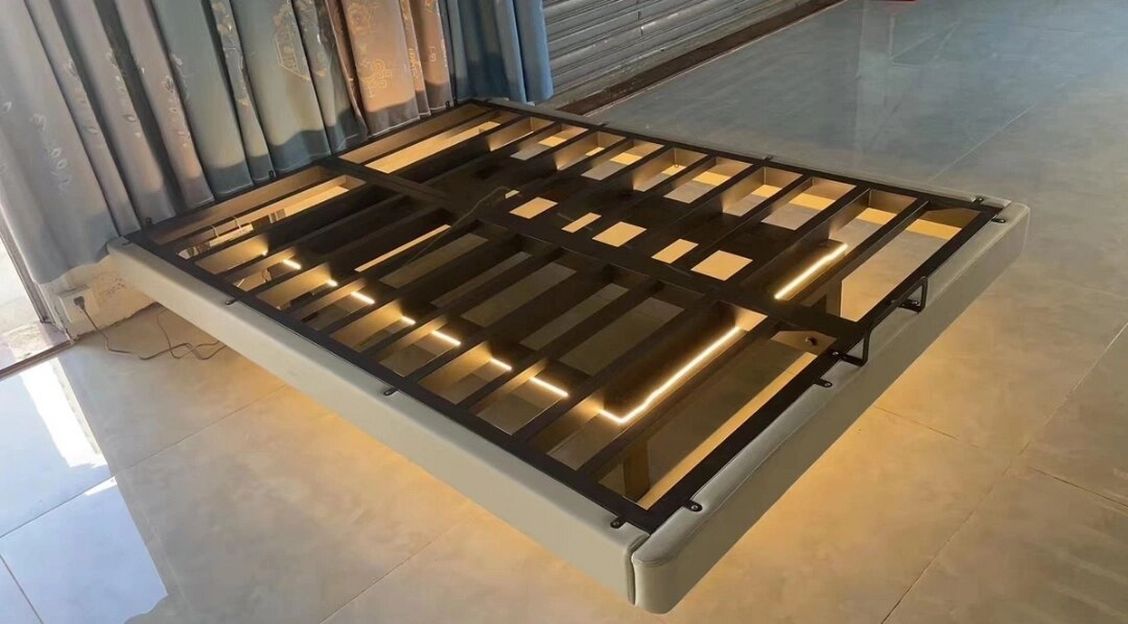 悬浮床尺寸定制 钢架悬浮床现代简约皮床意式极简主卧双人床带灯悬空