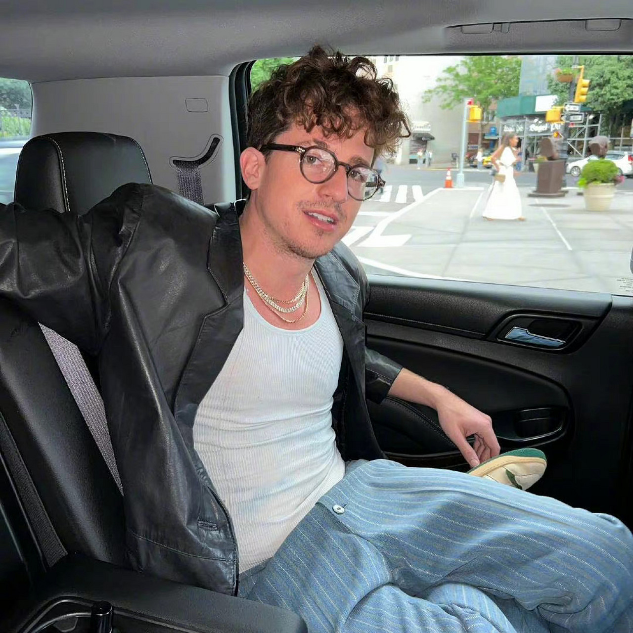断眉charlie puth最新车上帅照,四字评____  #charlieputh