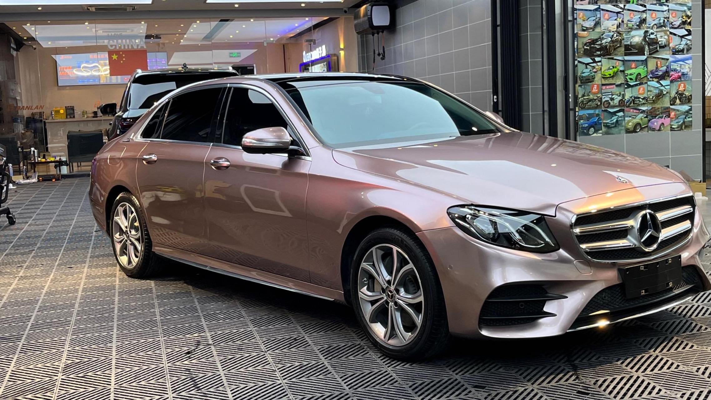 奔驰改色冰莓粉 审美疲劳的福音           日常用车中,长时间的面对