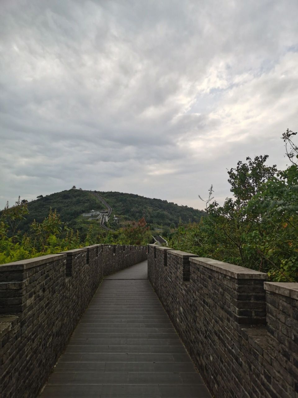 宜兴丁山小长城 导航到丁山小长城(免费),实际从山下开到大门口还有一