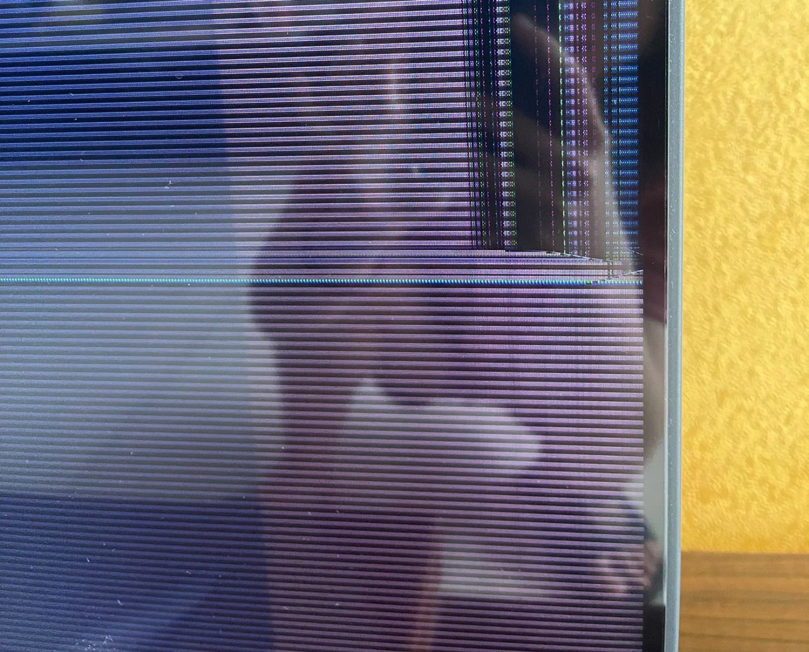 海信电视花屏 (二) 我投诉那会刚好碰到周末,我一直以为师傅把我发给