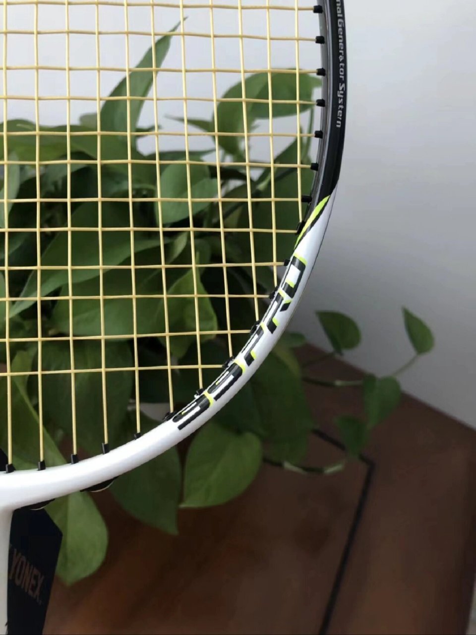 尤尼克斯天斧99pro羽毛球拍原厂全碳素材质结构,全新升级,挥拍更顺畅
