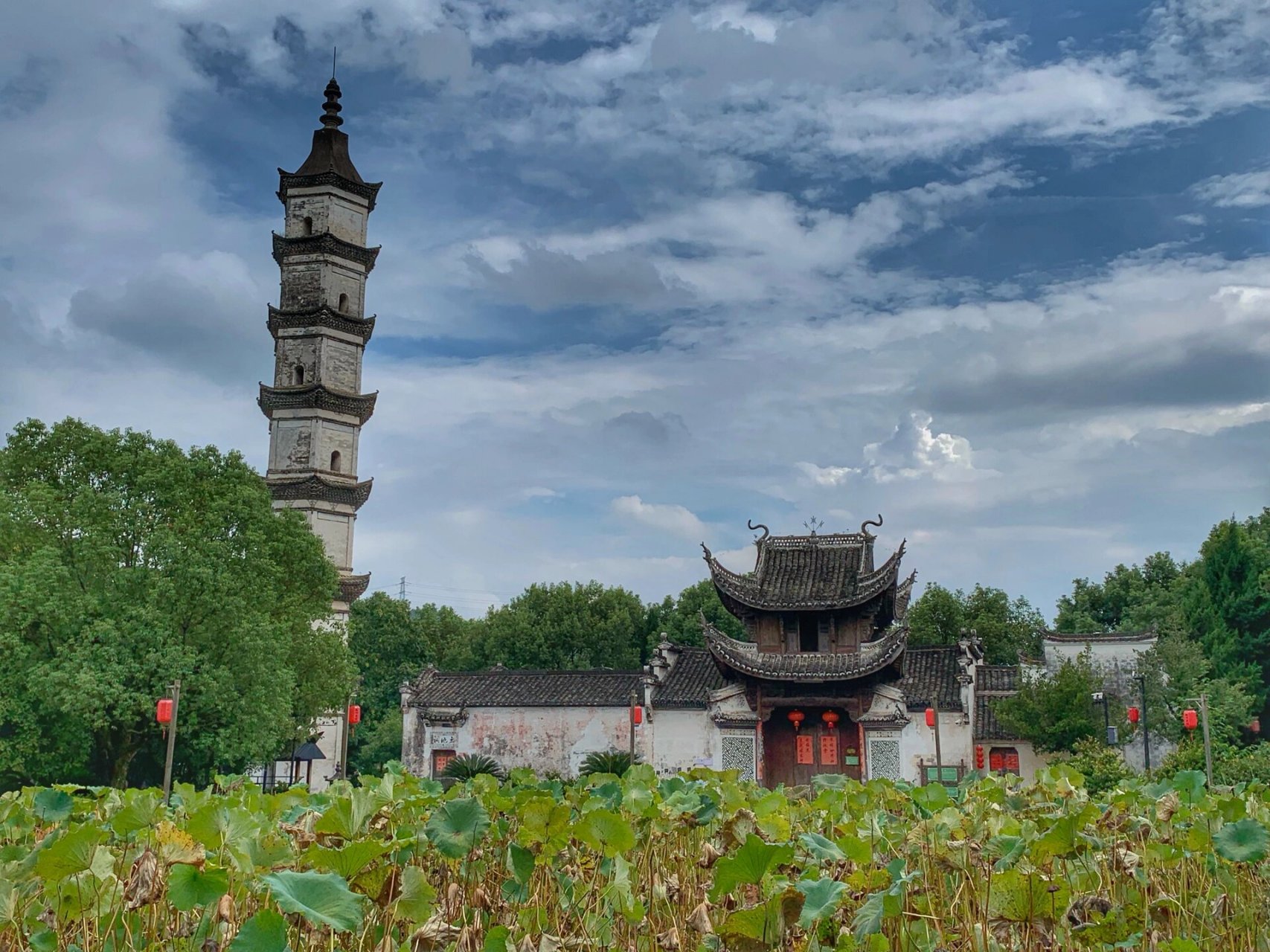 探秘杭州古村落～新叶古村 新叶村位于浙江省建德市大慈岩镇,2000年