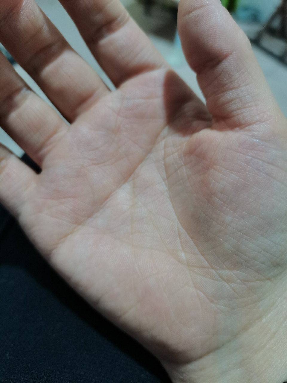 哪位可以帮忙看下,双手断掌,这是女右手