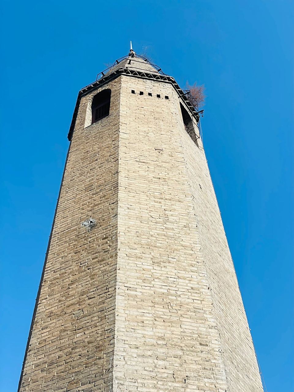 柳林|双塔寺 山西省吕梁市柳林县双塔寺 寺庙占地面积很小,两座塔均不