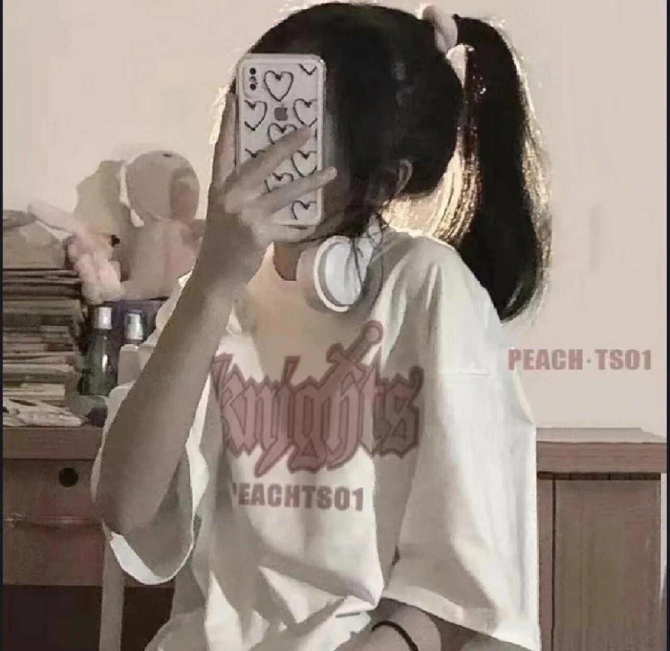 女生真人头像 手机挡脸