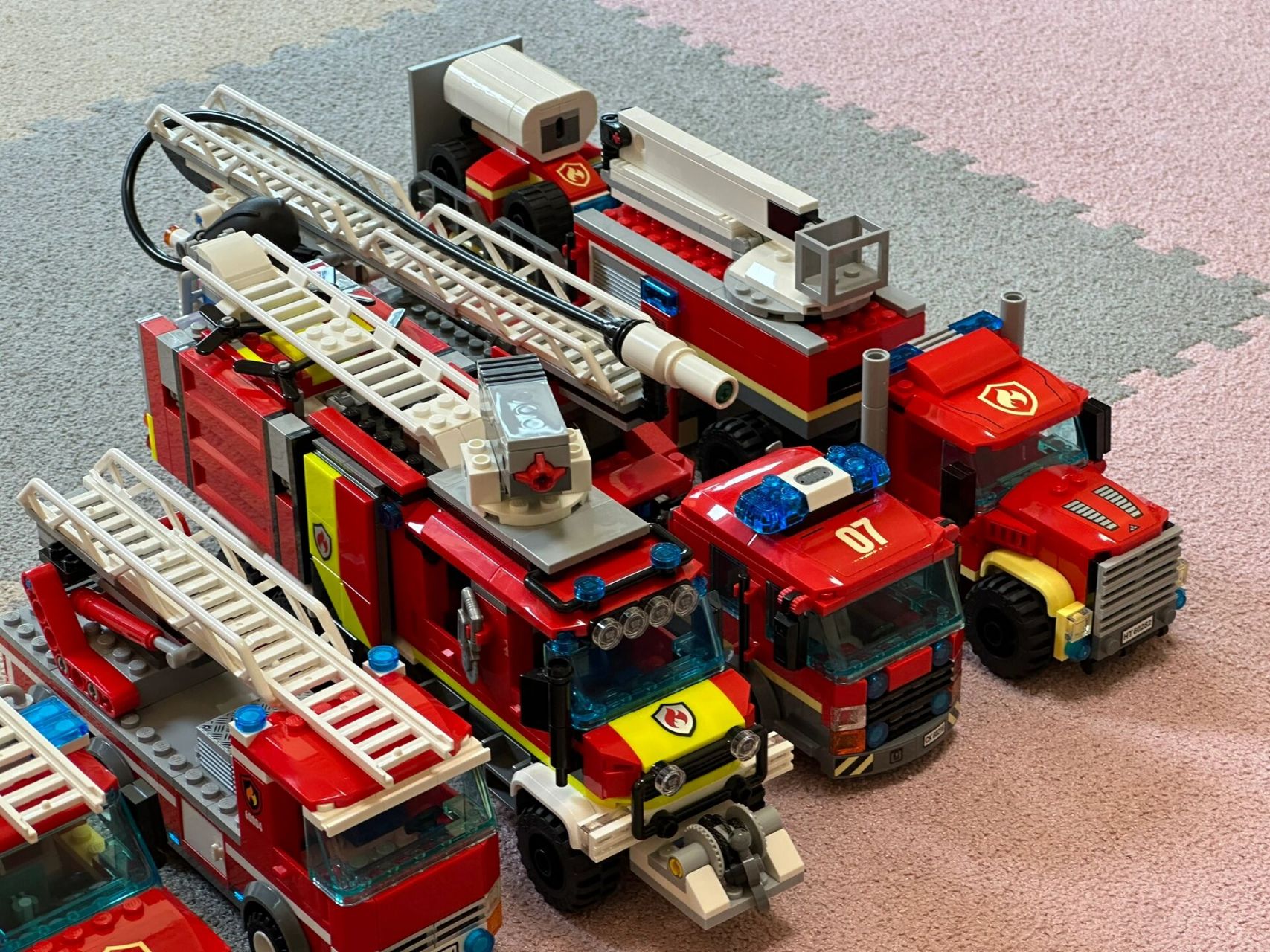 豪泺消防车图片