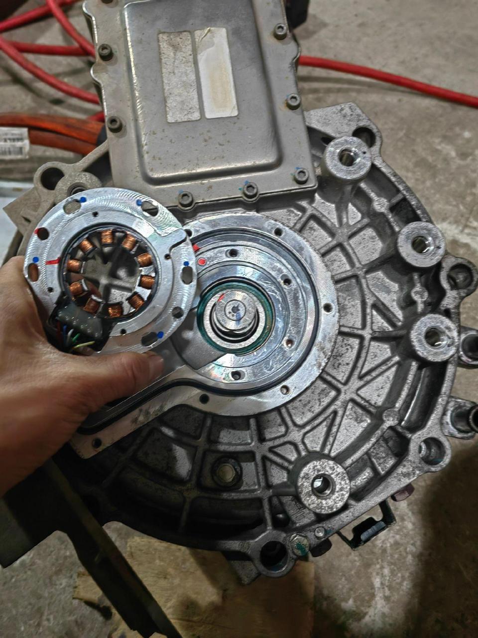 帝豪ev动力电机差速器同时维修,4儿子报价两万加.