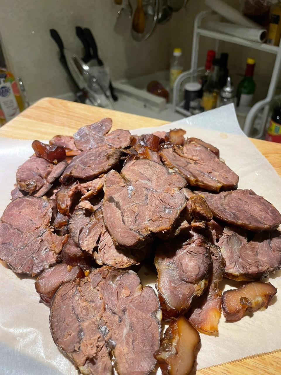 这是我之前自己卤的老鼠腱子.