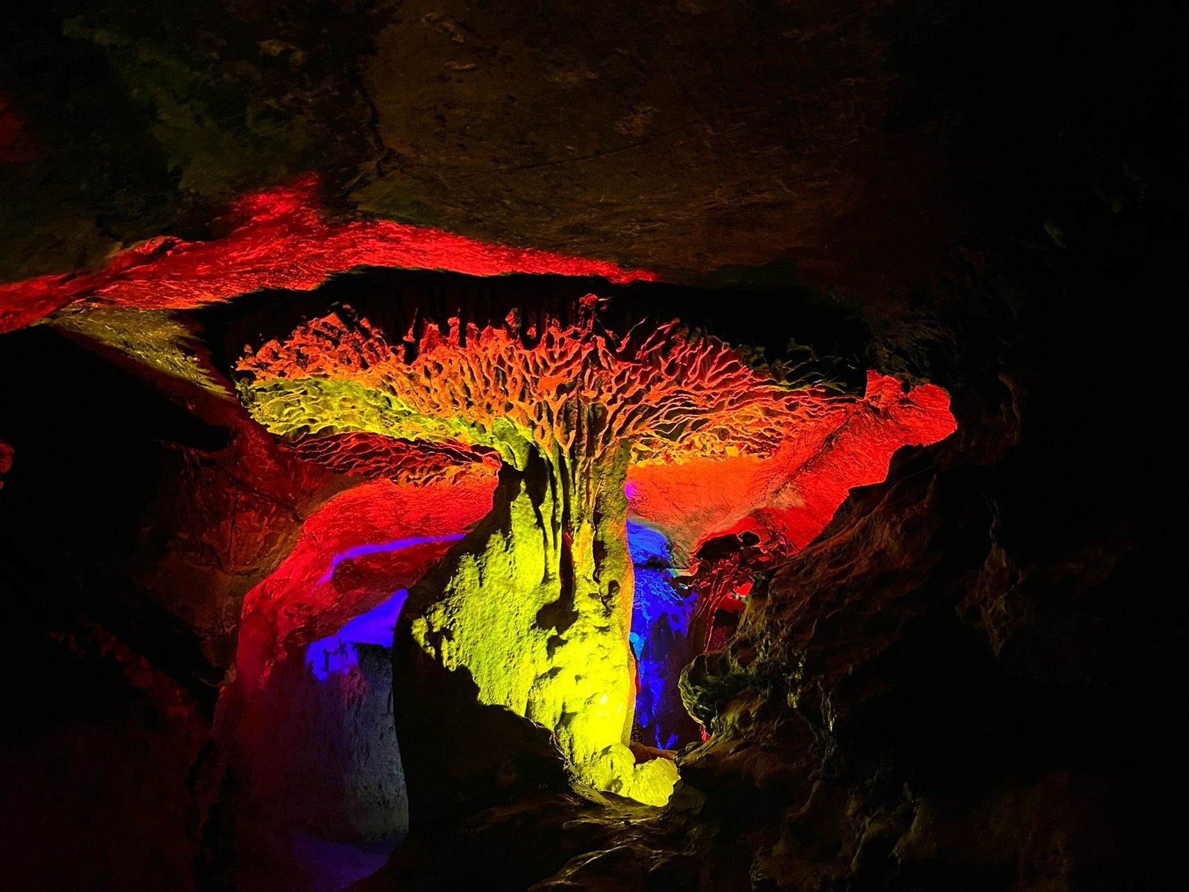 龙硿洞也叫龙崆洞,位于龙岩市新罗区雁石镇龙康村,距市区60公里,龙硿