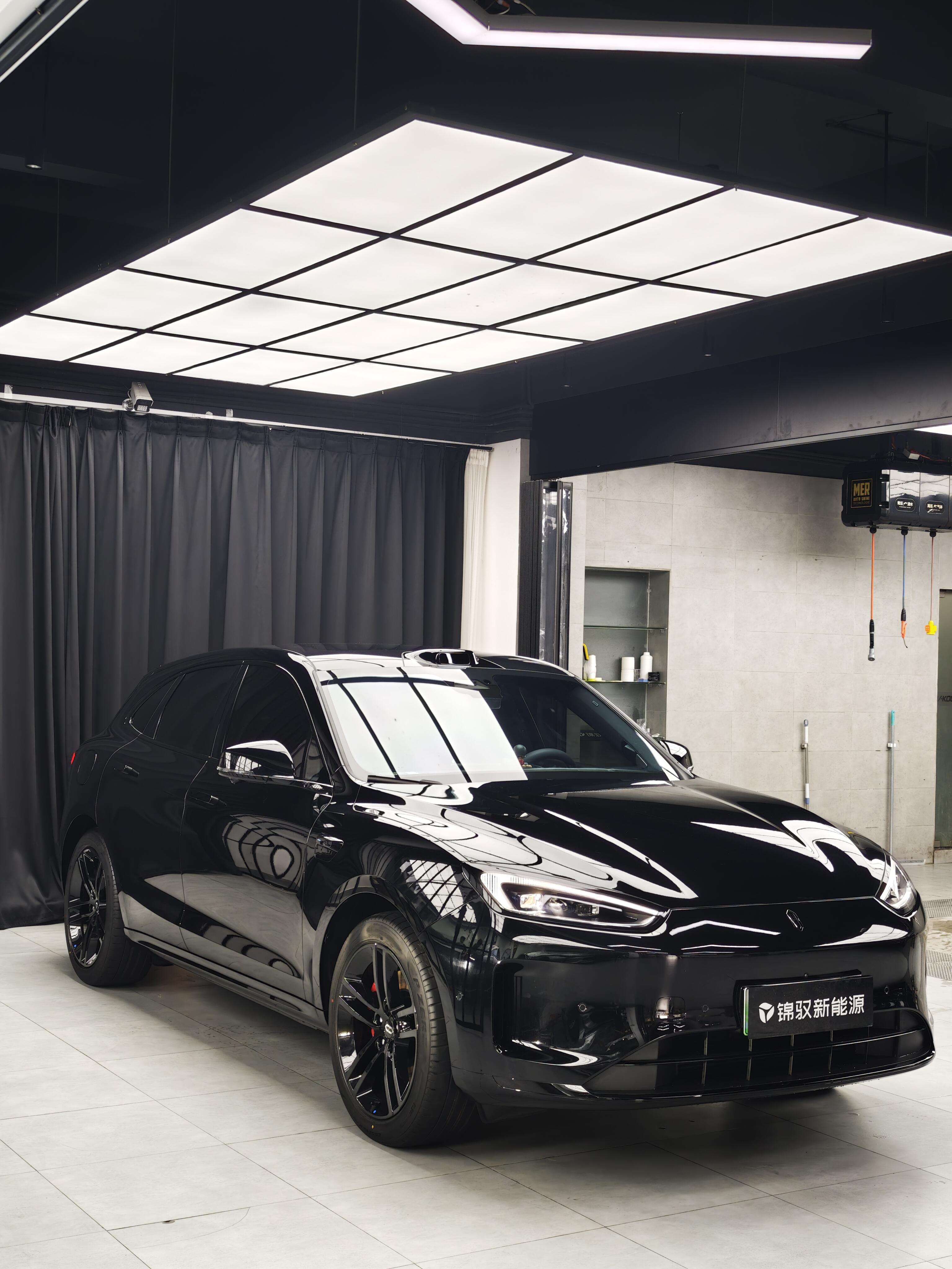 黑武士高光时刻问界m5贴完形车衣亮到犯规