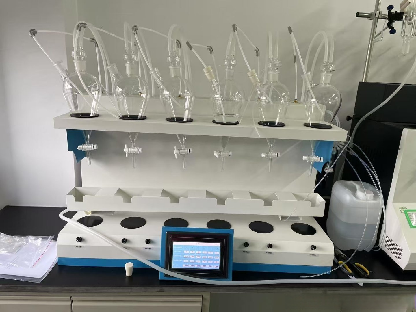 智能化的实验室设备,主要用于水质检测中的液液萃取前处理,如挥发酚