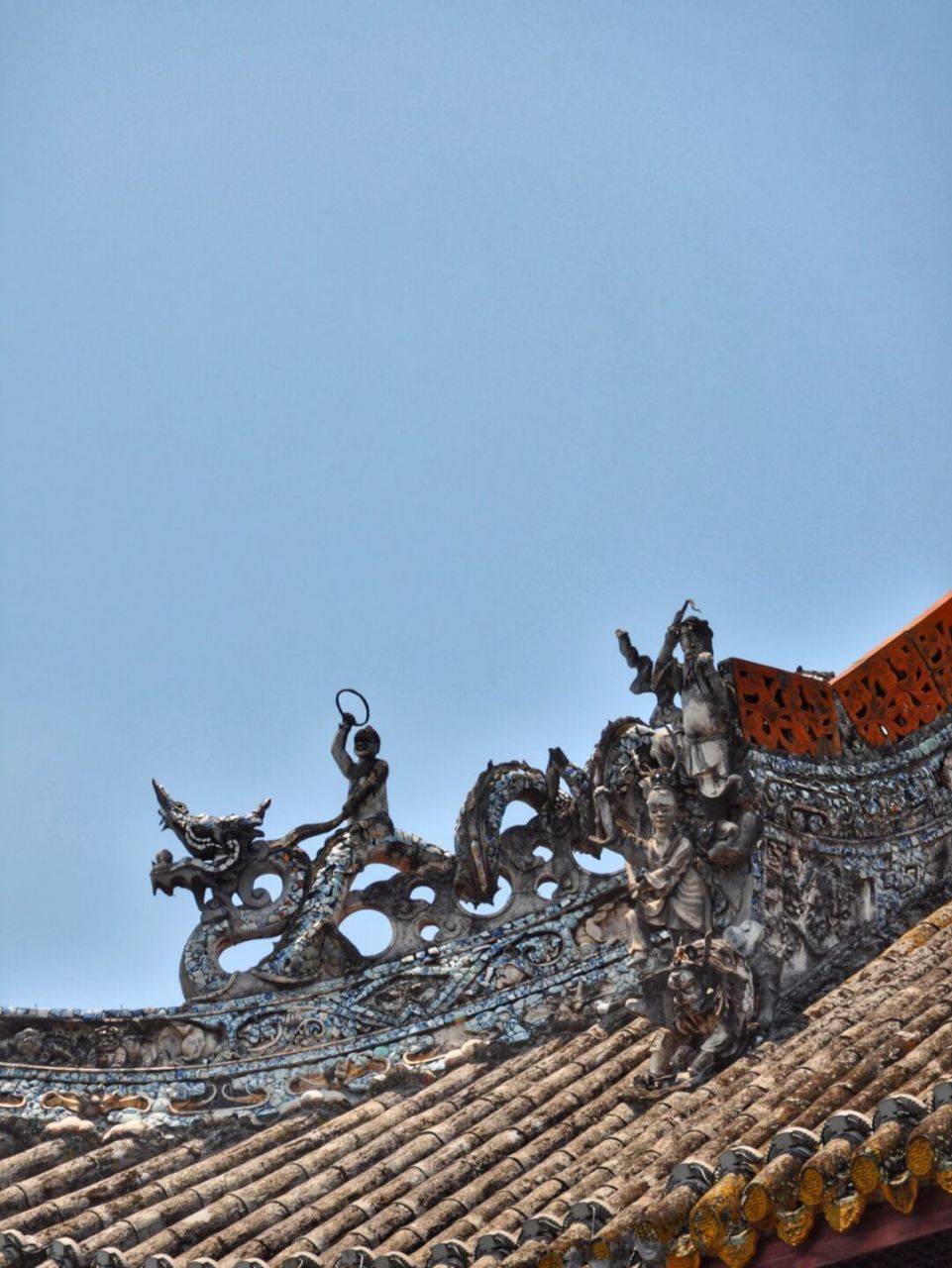 审美积累|自贡王爷庙屋顶嵌瓷特写 王爷庙因庙中供奉镇江王爷而得名.